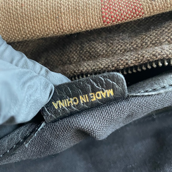 Burberry unisex messenger bag - Picture 3 of 10